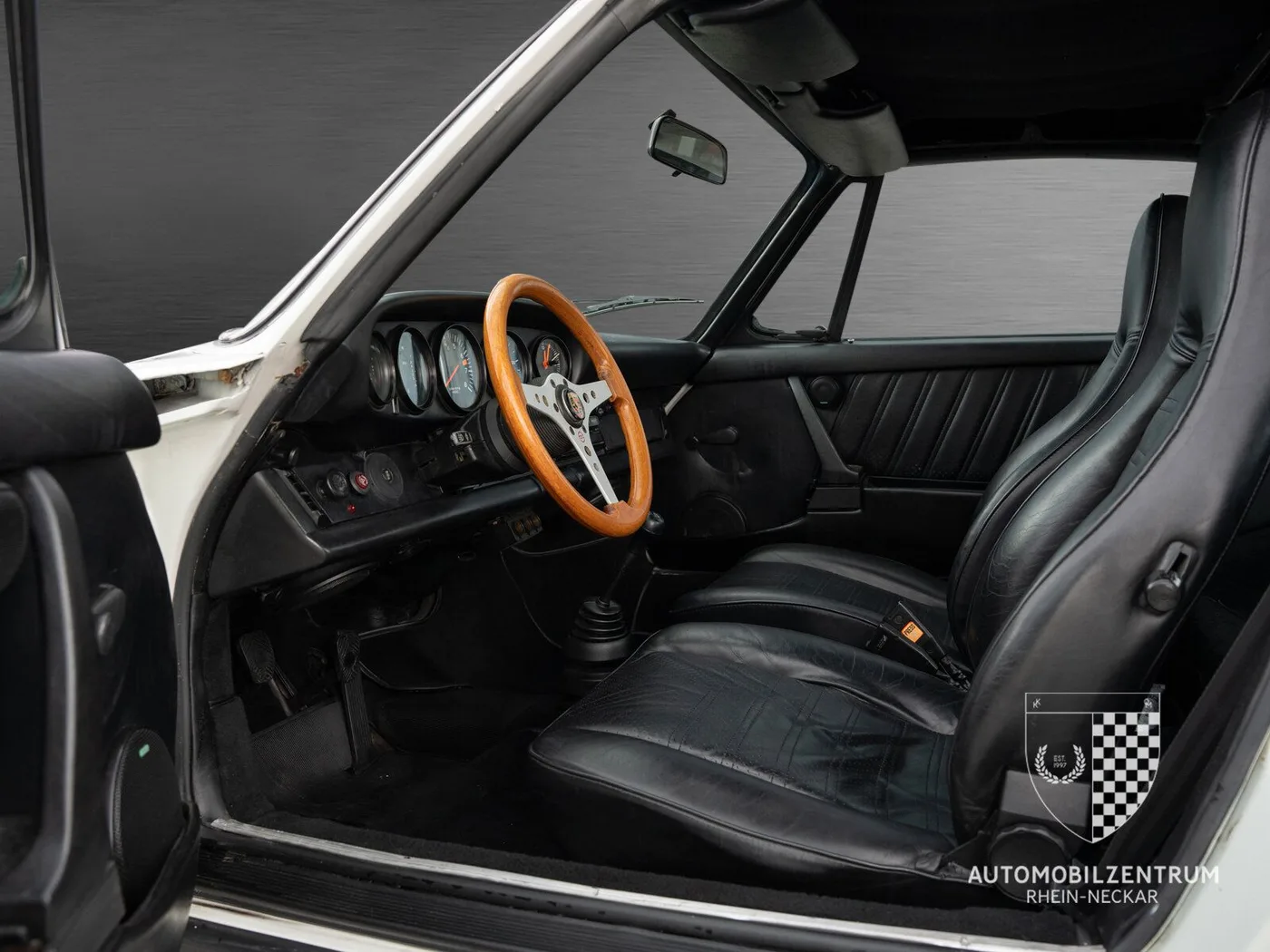 1975 Porsche 911 Targa, factory Turbo-look angeboten von einem Supersportwagenhändler in Viernheim, Deutschland, Foto 14 von 25