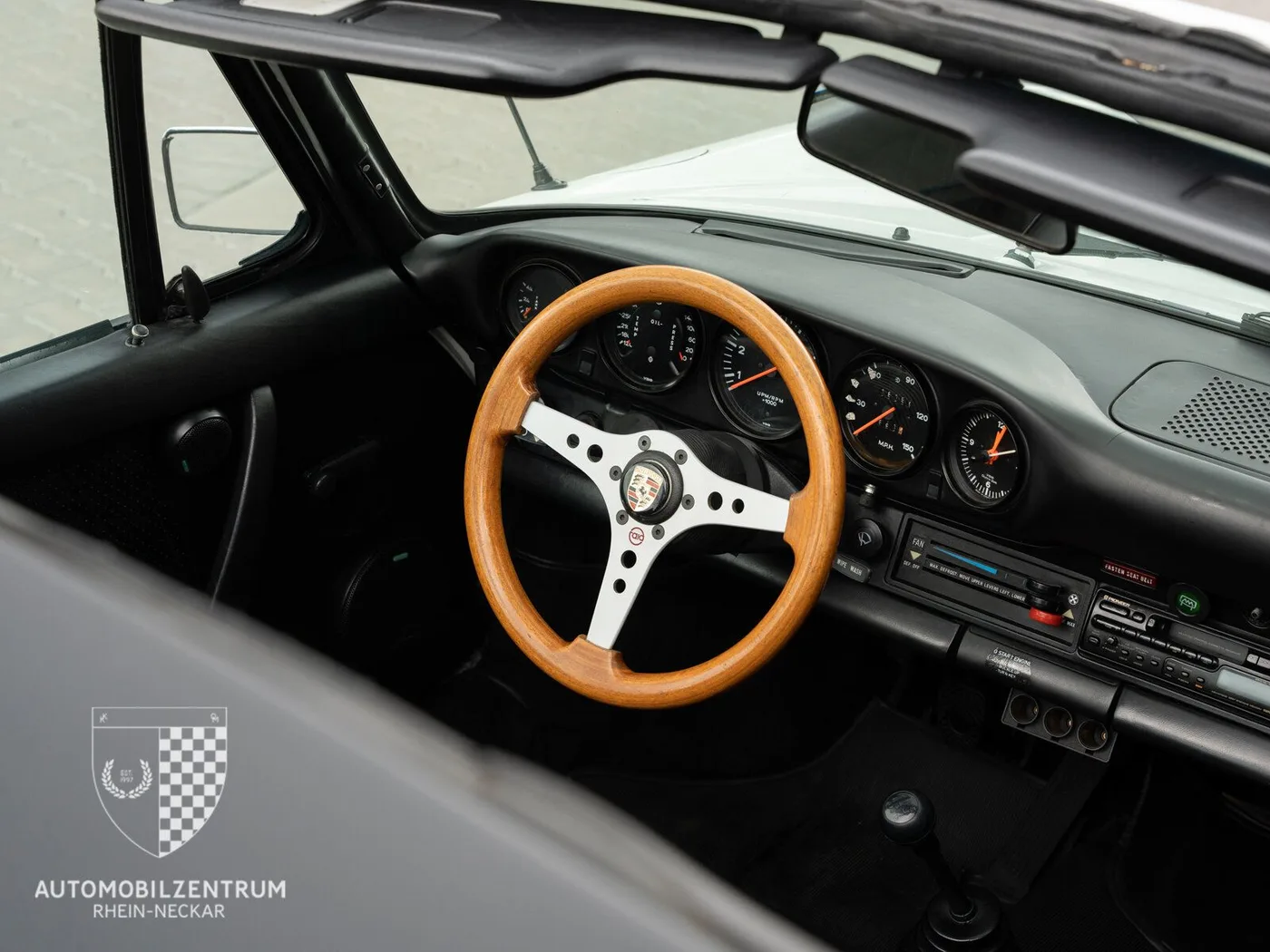1975 Porsche 911 Targa, factory Turbo-look angeboten von einem Supersportwagenhändler in Viernheim, Deutschland, Foto 24 von 25