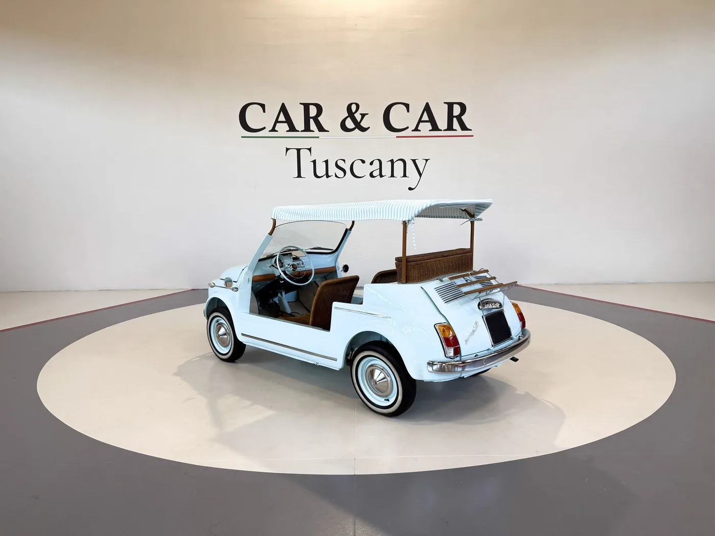 1976 Fiat 500 Spiaggina proposée par un concessionnaire spécialisé à Lucca, Italie, photo 2 sur 20