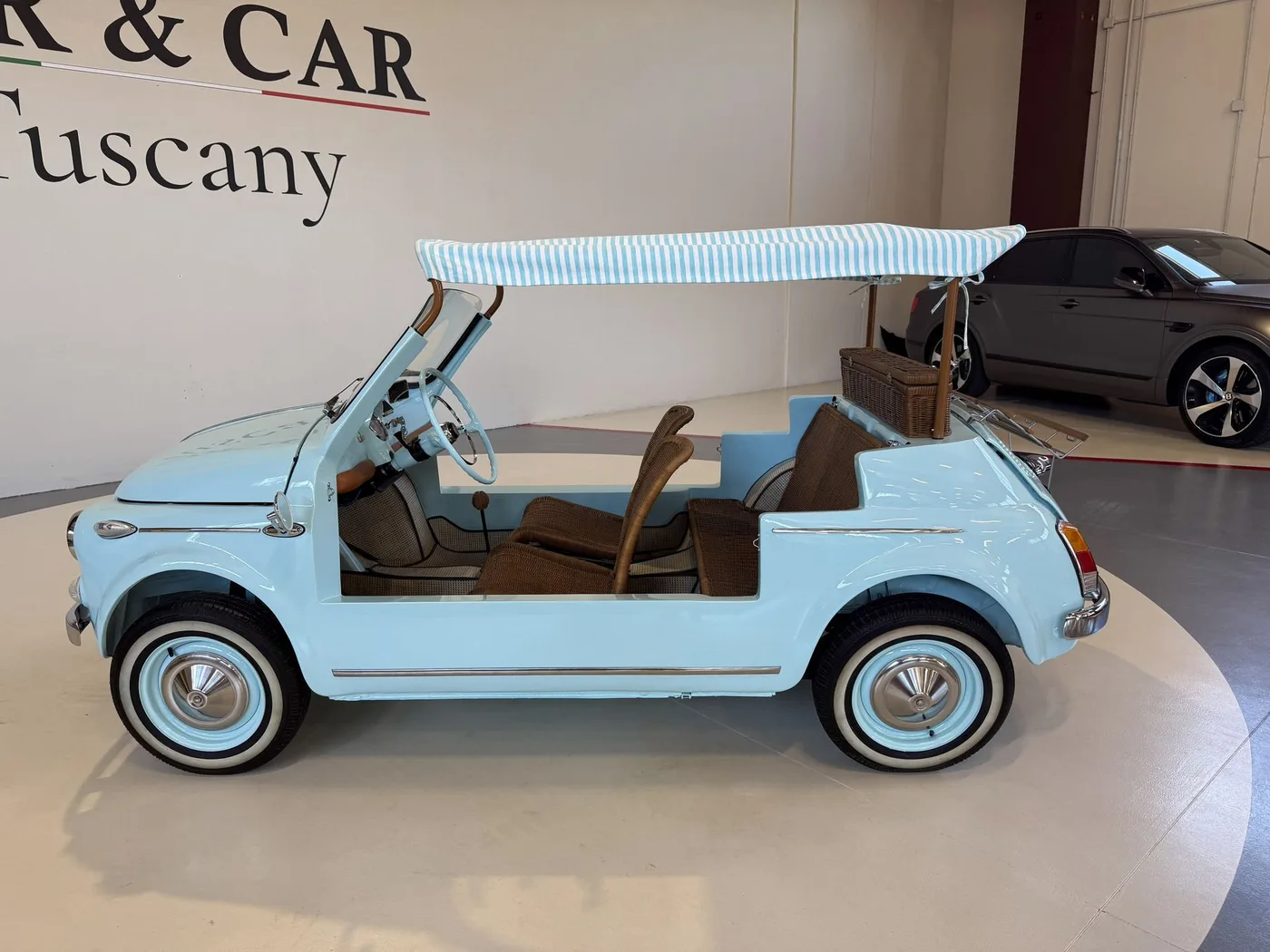 1976 Fiat 500 Spiaggina proposée par un concessionnaire spécialisé à Lucca, Italie, photo 5 sur 20