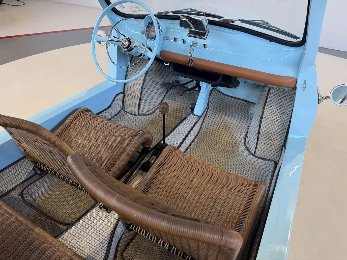 1976 Fiat 500 Spiaggina proposée par un concessionnaire spécialisé à Lucca, Italie, photo 17 sur 20