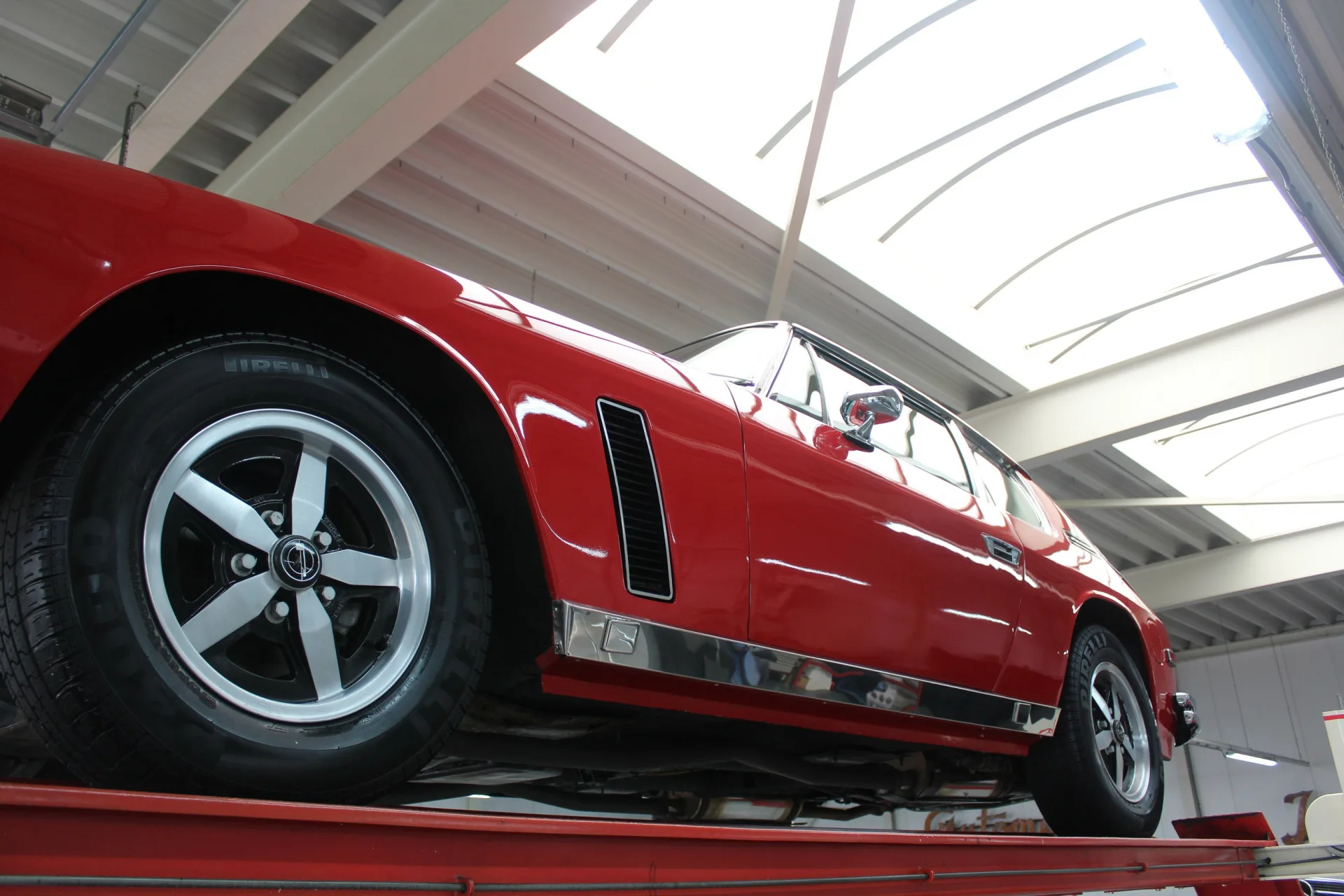 1976 Jensen Interceptor III, 8/30