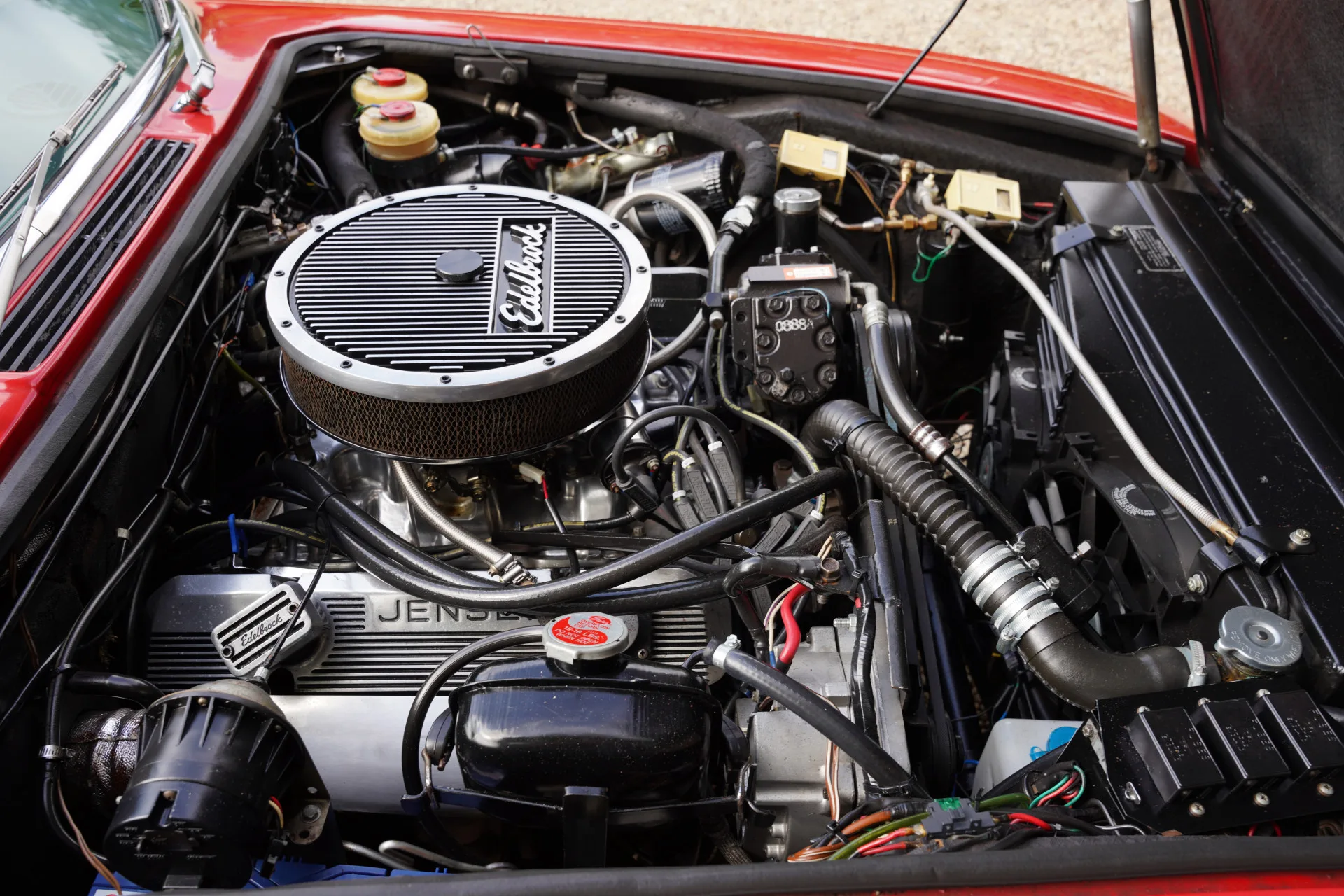 1976 Jensen Interceptor III, 10/30