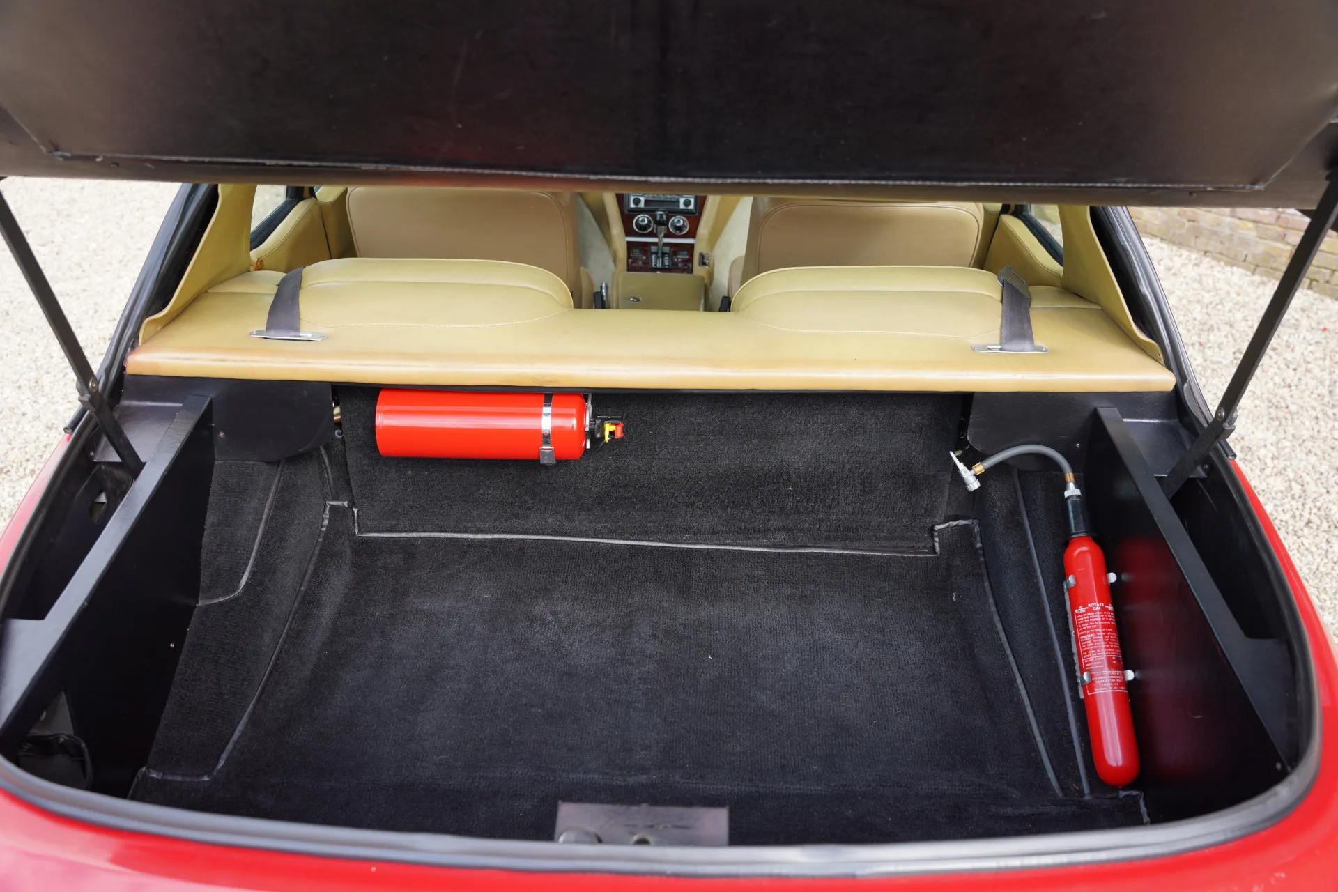 1976 Jensen Interceptor III, 26/30