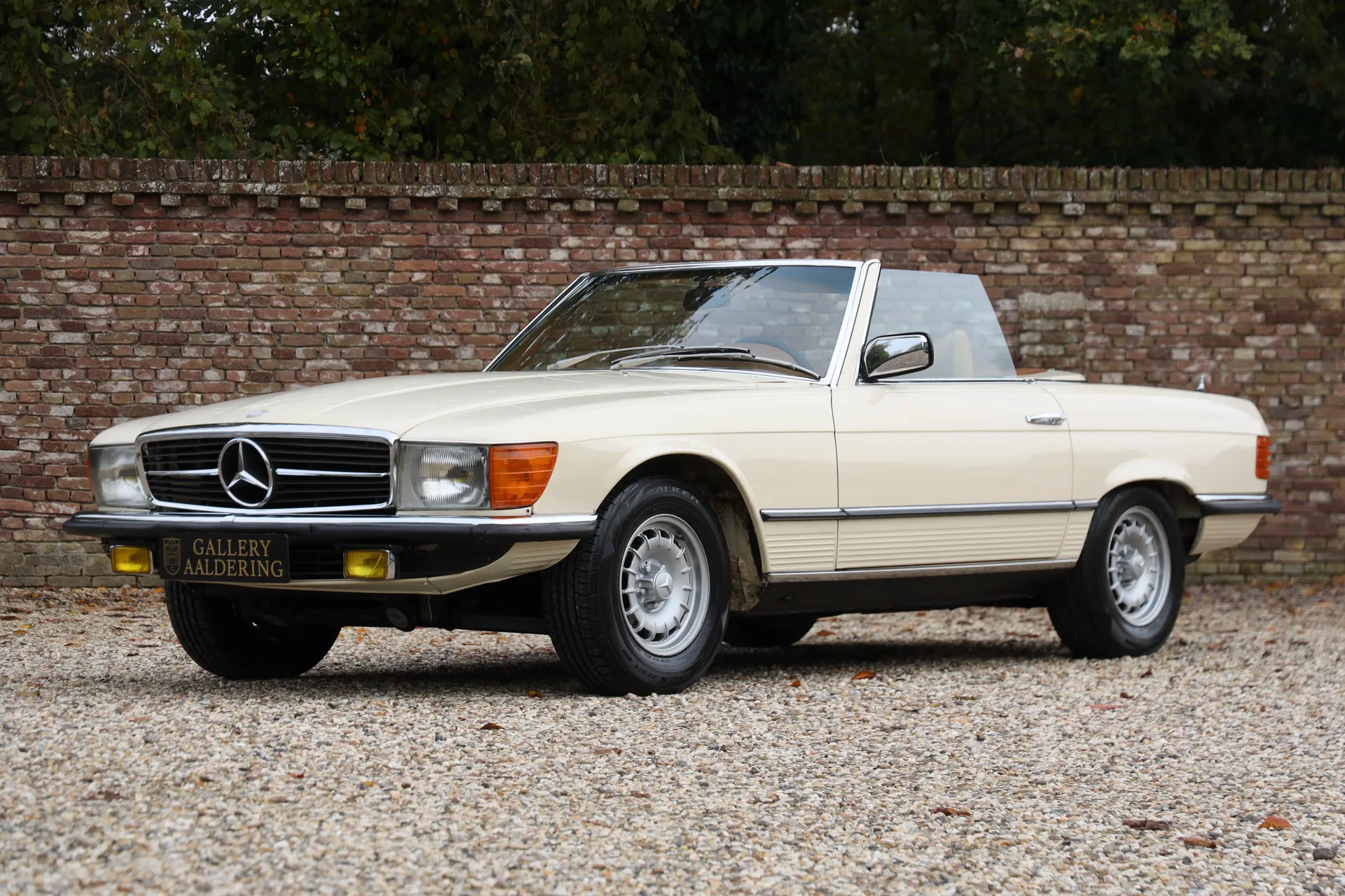 1976 Mercedes-Benz SL 280 offered by a specialist dealer in Brummen, Netherlands, main photo