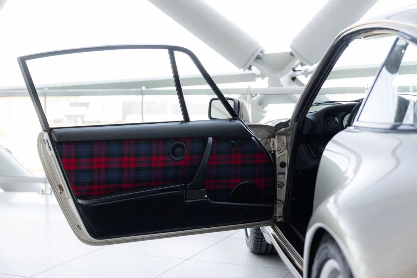 1976 Porsche 911 Turbo 3.0 offered by an official McLaren and Morgan dealer in Utrecht, Netherlands, photo 3 of 25