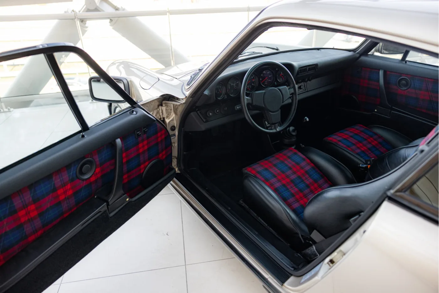 1976 Porsche 911 Turbo 3.0 offered by an official McLaren and Morgan dealer in Utrecht, Netherlands, photo 8 of 25