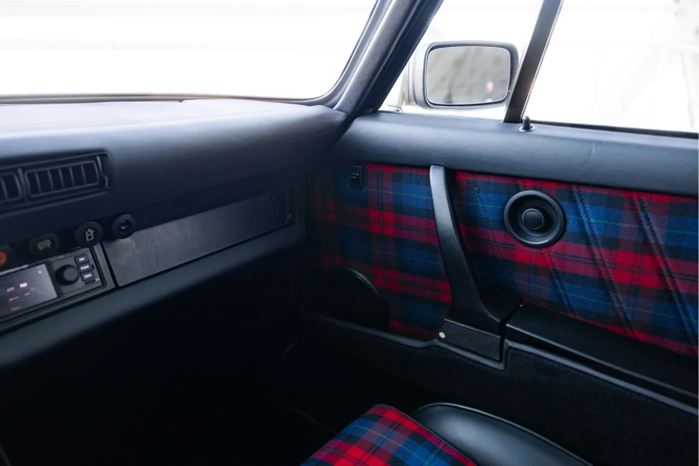 1976 Porsche 911 Turbo 3.0 offered by an official McLaren and Morgan dealer in Utrecht, Netherlands, photo 20 of 25