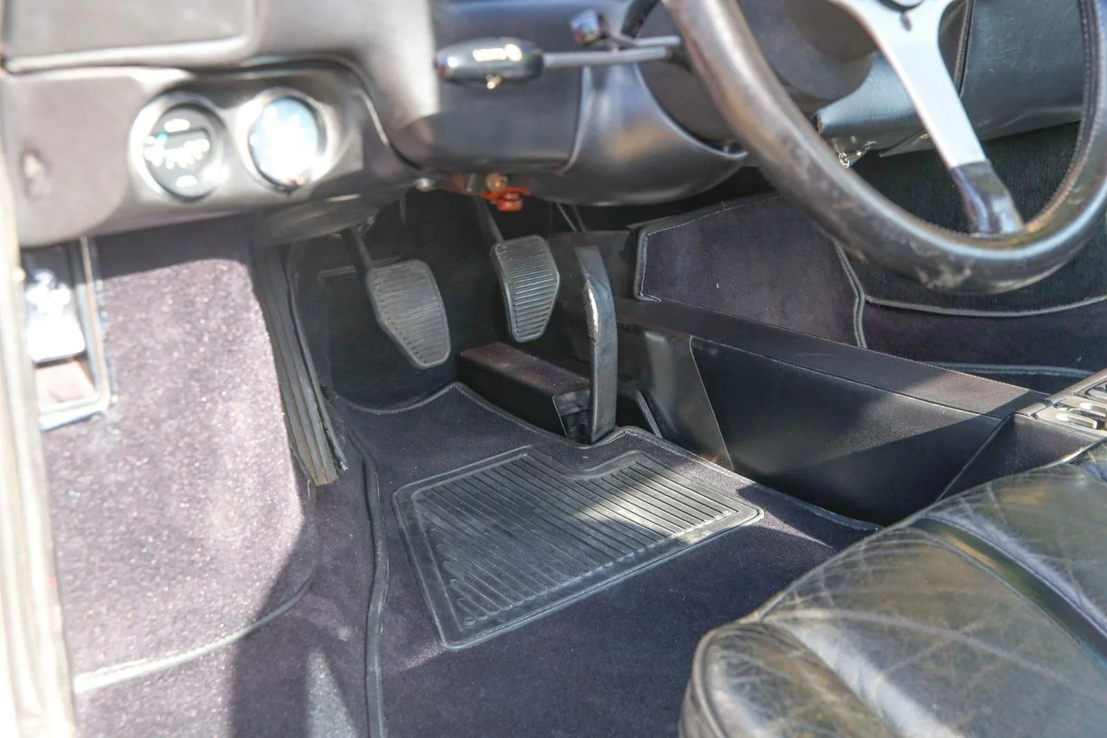 1977 Ferrari 308 GTB Vetroresina, 27/29