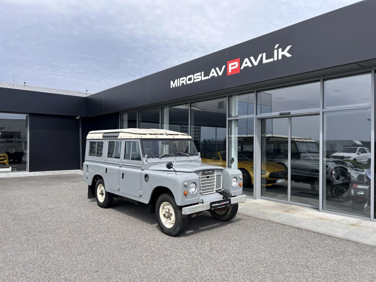 1977 Land Rover Series III 109 Series III angeboten von einem Fachhändler in Písek, Tschechien, Hauptfoto