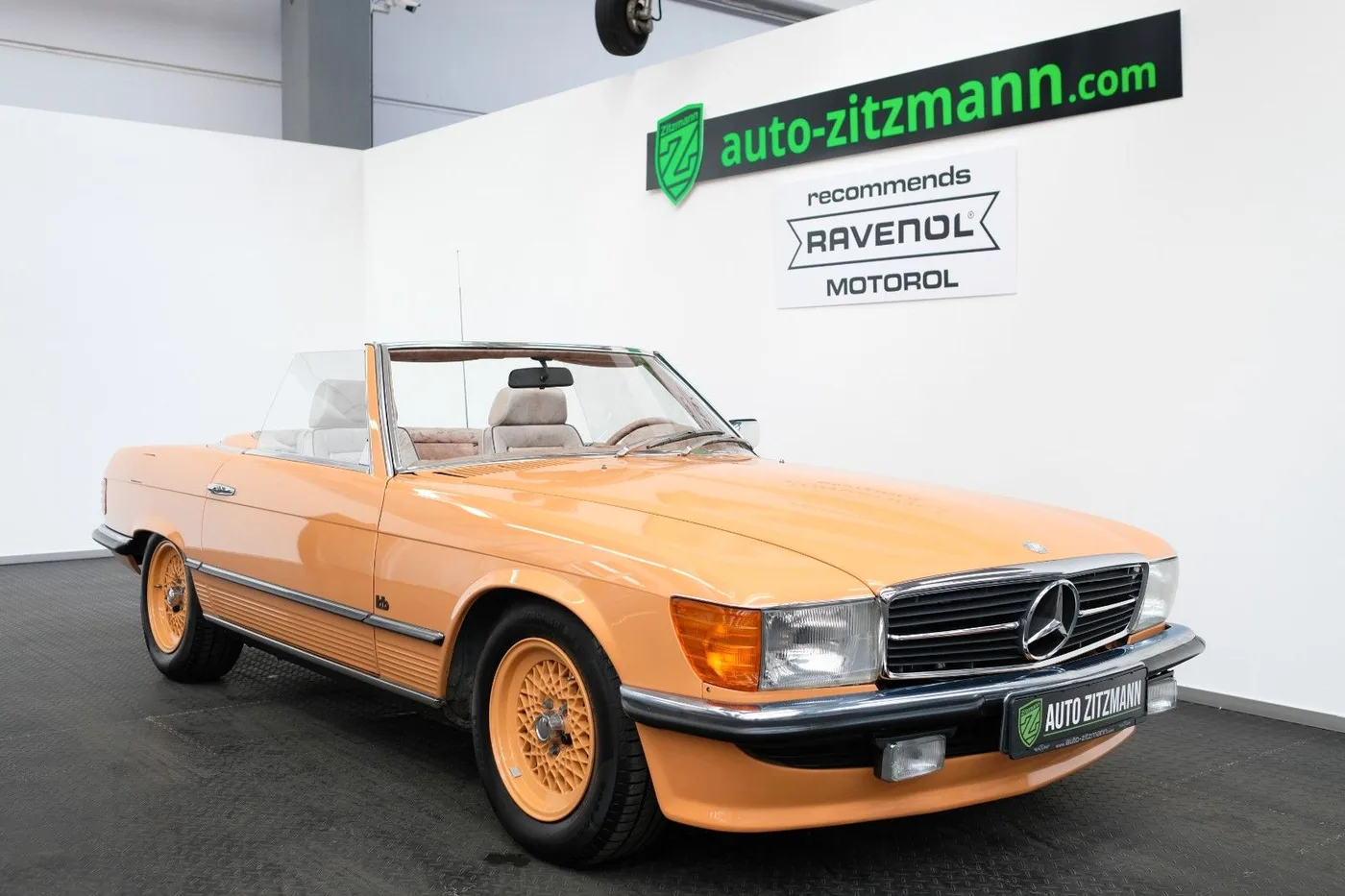 1977 Mercedes-Benz 280 SL proposée par un concessionnaire spécialisé à Nuremberg, Allemagne, photo 2 sur 15