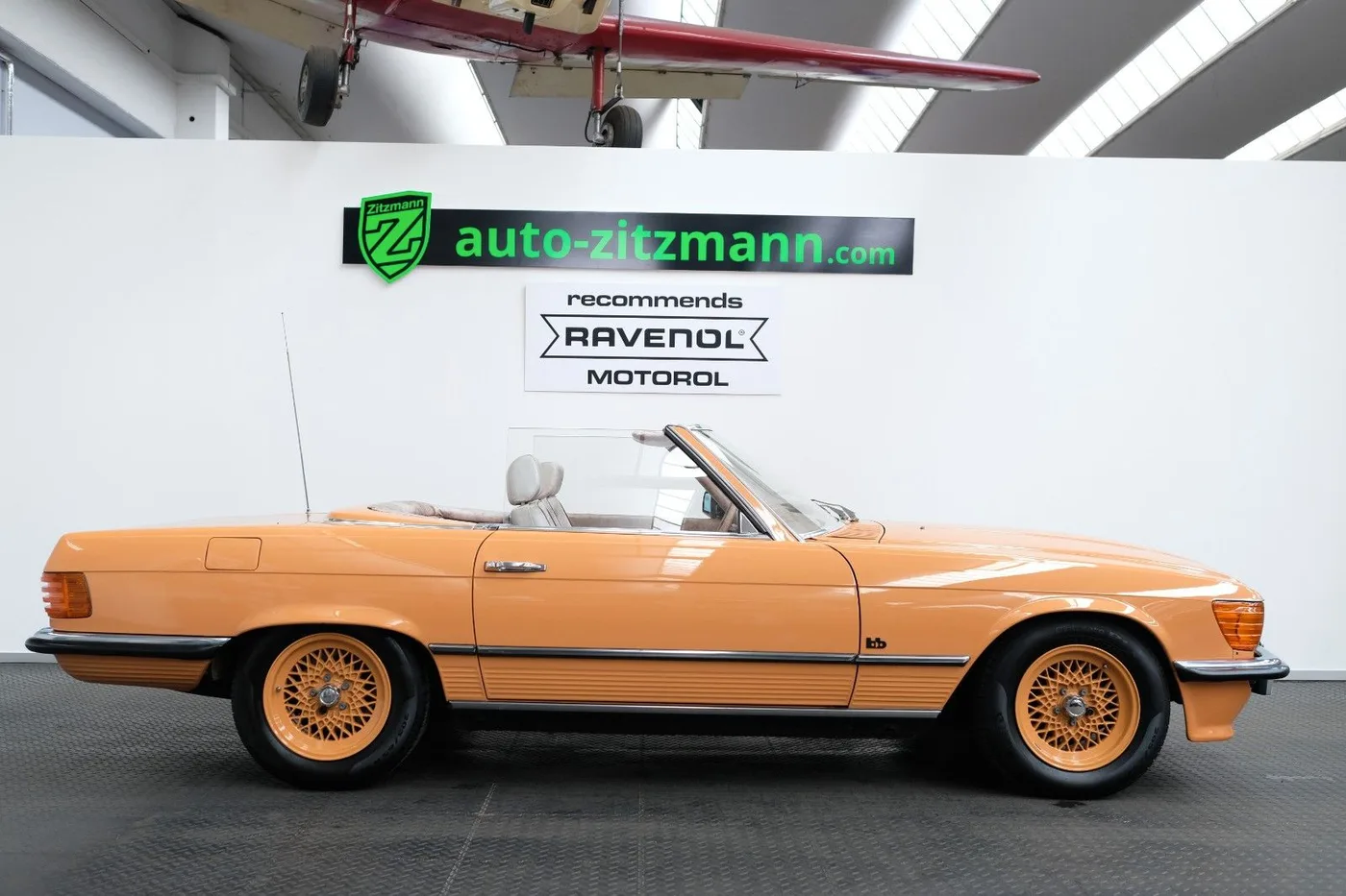 1977 Mercedes-Benz 280 SL proposée par un concessionnaire spécialisé à Nuremberg, Allemagne, photo 3 sur 15