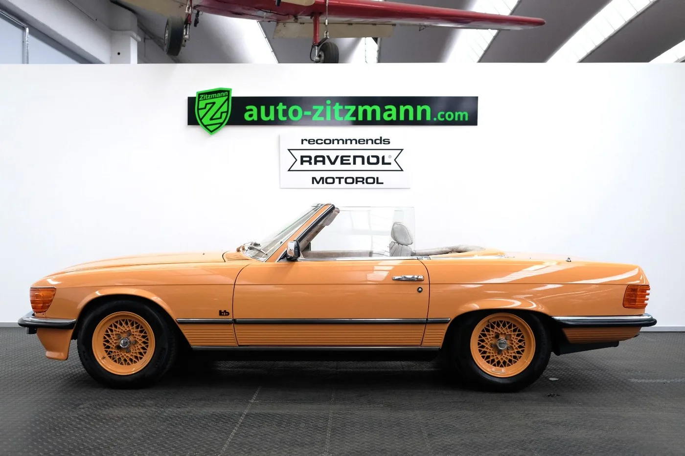 1977 Mercedes-Benz 280 SL proposée par un concessionnaire spécialisé à Nuremberg, Allemagne, photo 5 sur 15