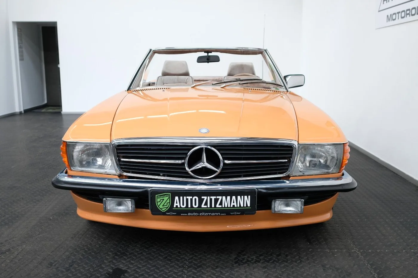 1977 Mercedes-Benz 280 SL proposée par un concessionnaire spécialisé à Nuremberg, Allemagne, photo 6 sur 15