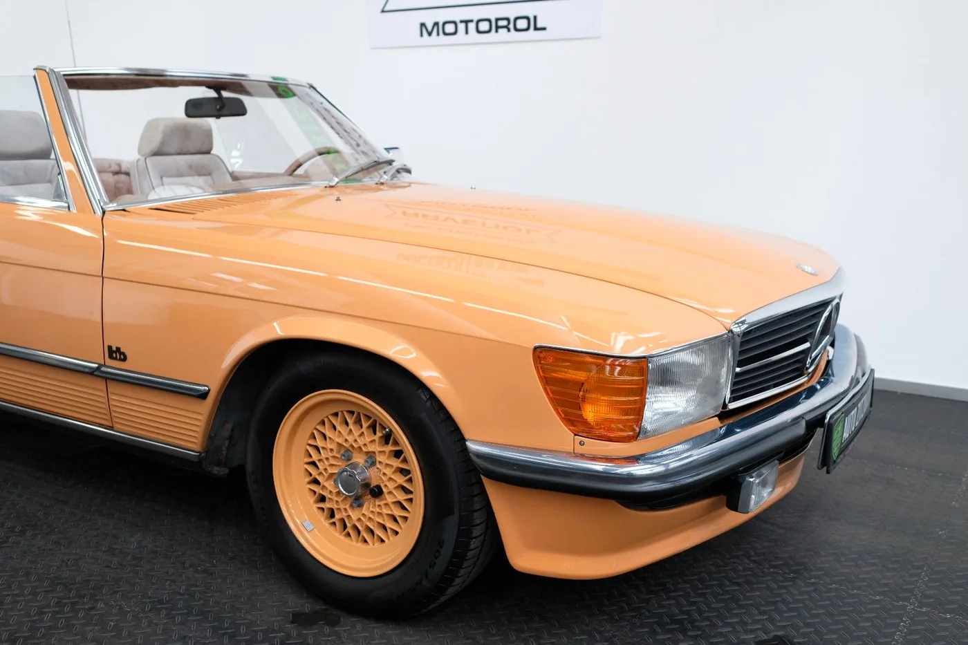 1977 Mercedes-Benz 280 SL proposée par un concessionnaire spécialisé à Nuremberg, Allemagne, photo 7 sur 15