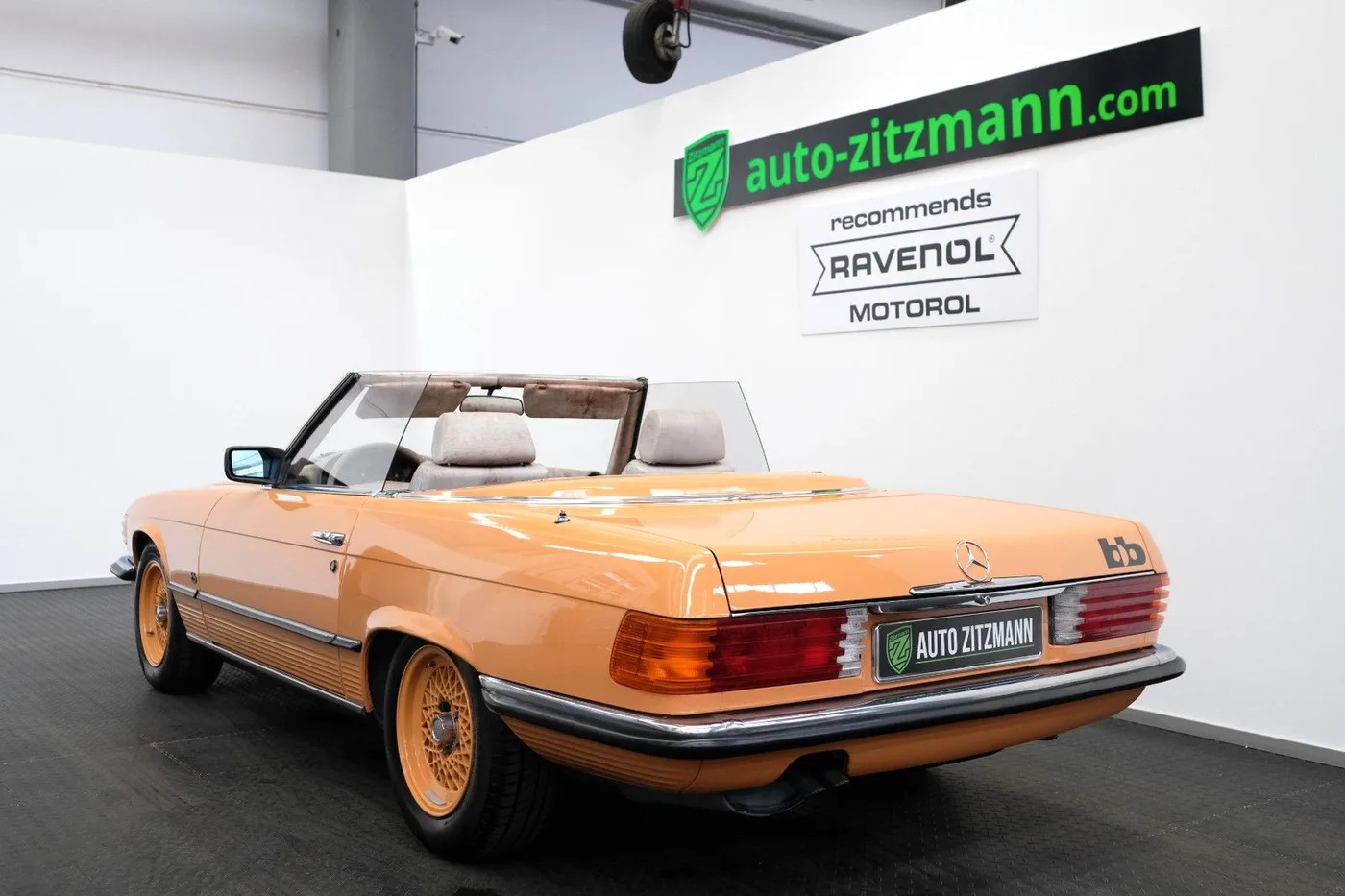 1977 Mercedes-Benz 280 SL proposée par un concessionnaire spécialisé à Nuremberg, Allemagne, photo 8 sur 15