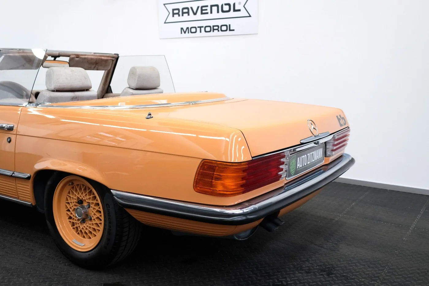 1977 Mercedes-Benz 280 SL proposée par un concessionnaire spécialisé à Nuremberg, Allemagne, photo 10 sur 15