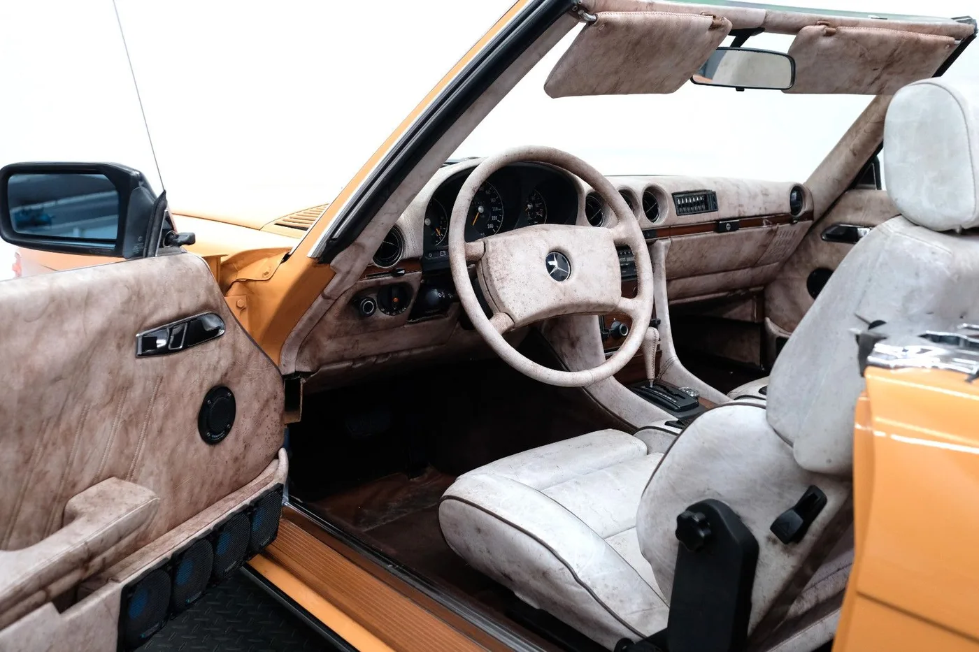 1977 Mercedes-Benz 280 SL proposée par un concessionnaire spécialisé à Nuremberg, Allemagne, photo 12 sur 15