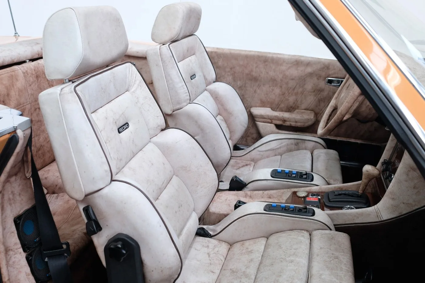 1977 Mercedes-Benz 280 SL proposée par un concessionnaire spécialisé à Nuremberg, Allemagne, photo 14 sur 15