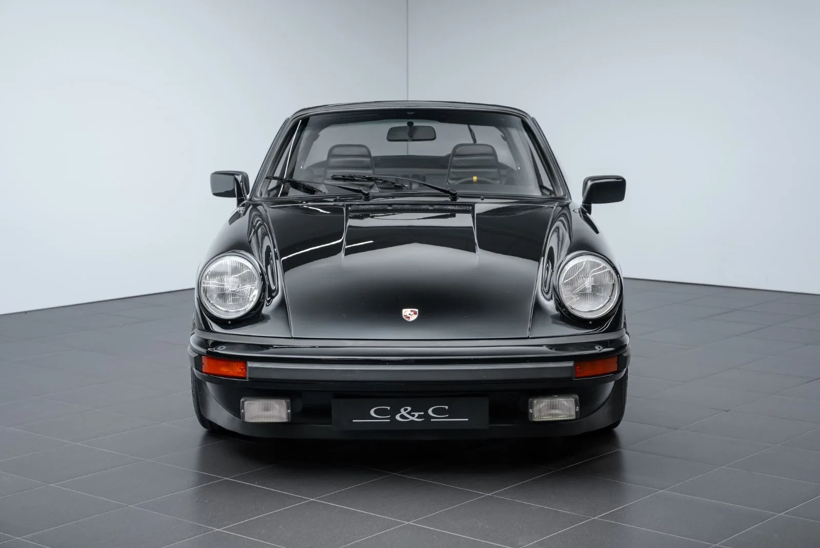 1977 Porsche 911 SC Targa, 2/23