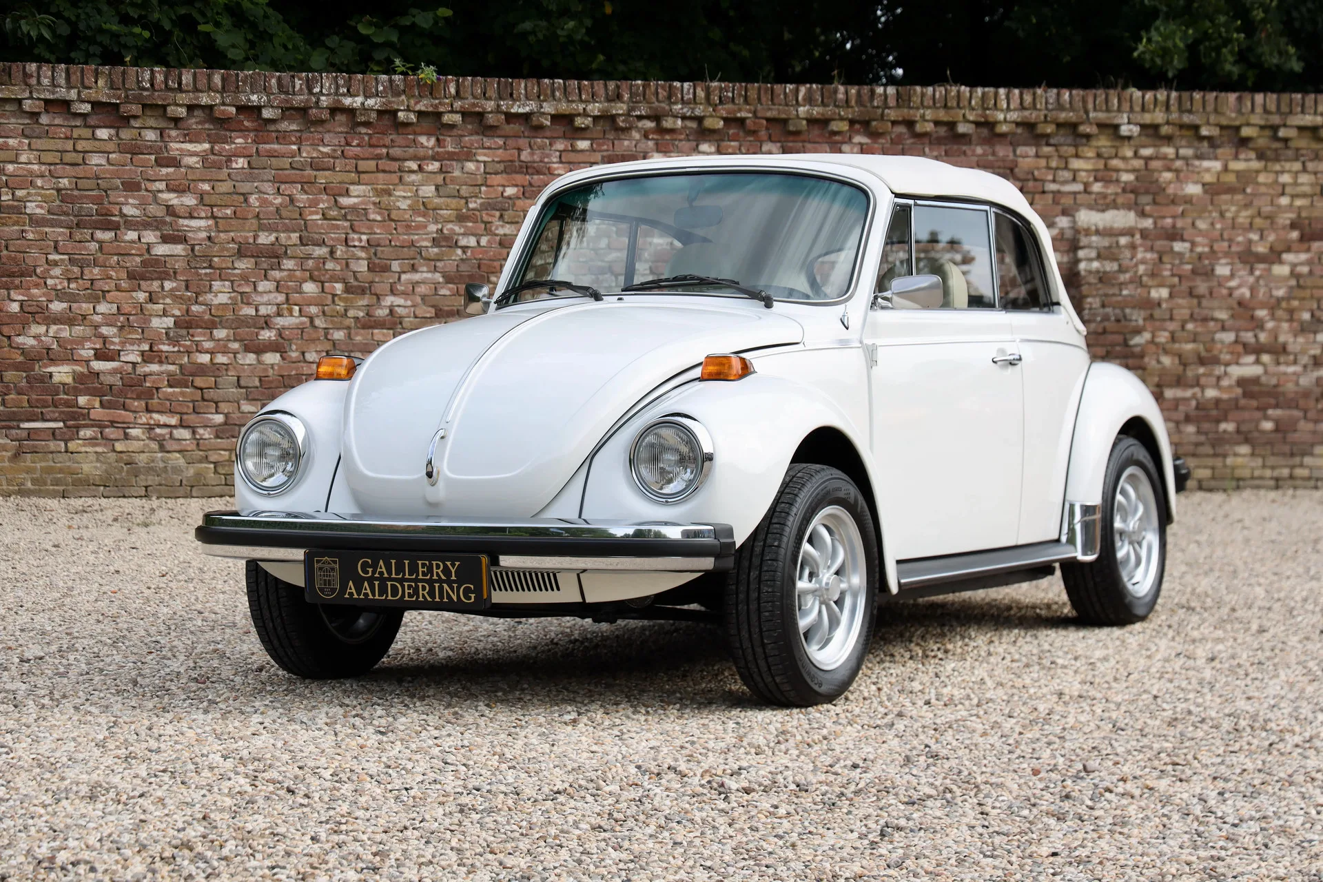 1977 Volkswagen 1303 Cabriolet Champagne Edition, 9/30