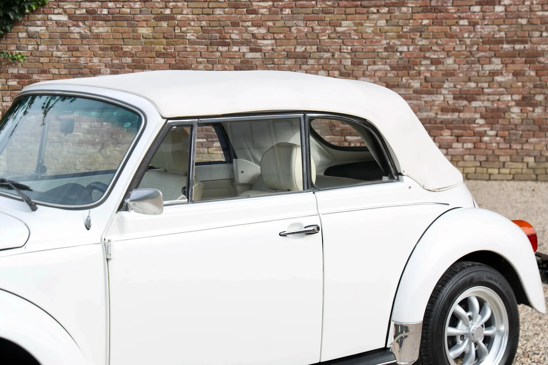 1977 Volkswagen 1303 Cabriolet Champagne Edition, 13/30