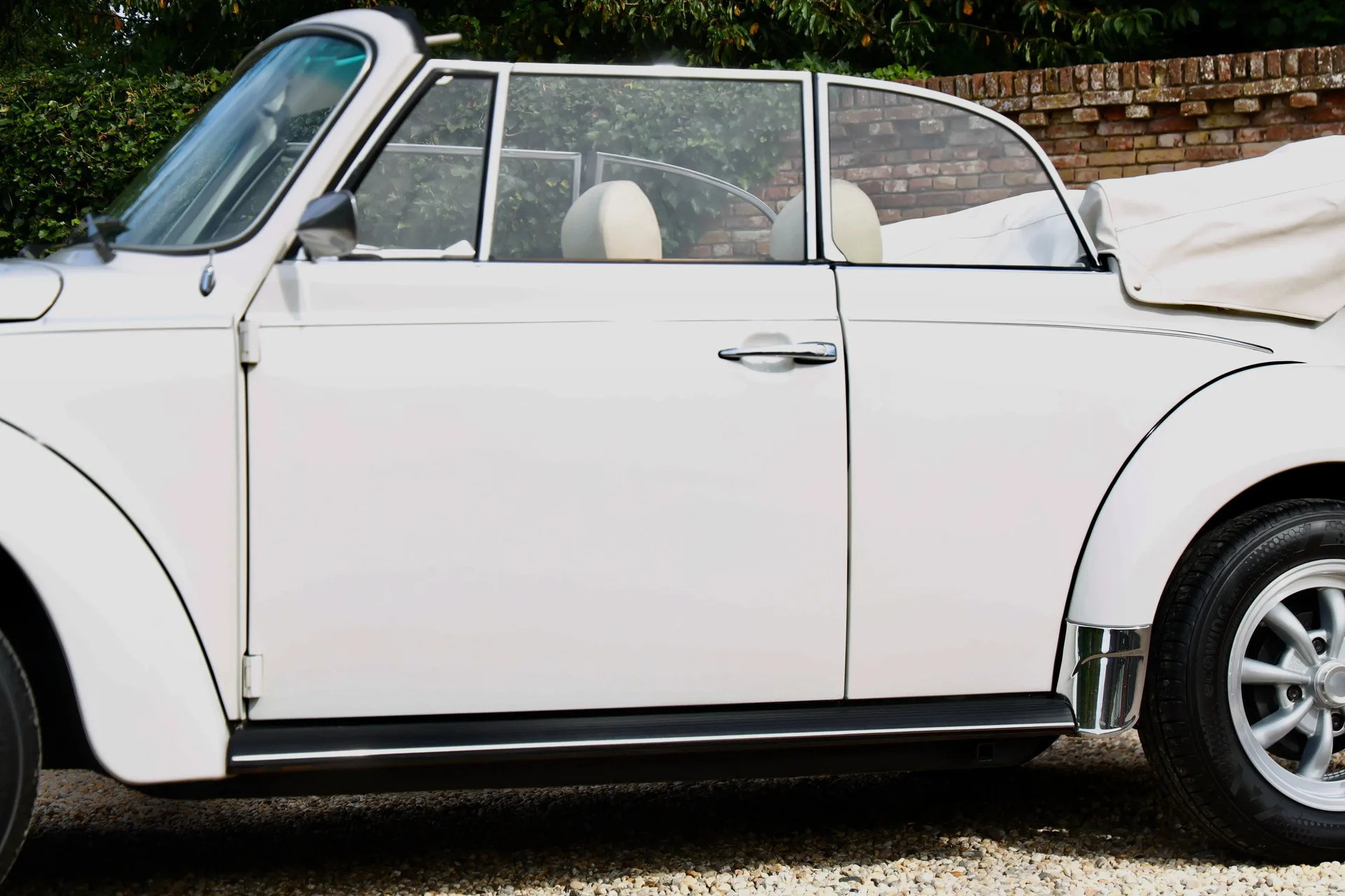 1977 Volkswagen 1303 Cabriolet Champagne Edition, 28/30