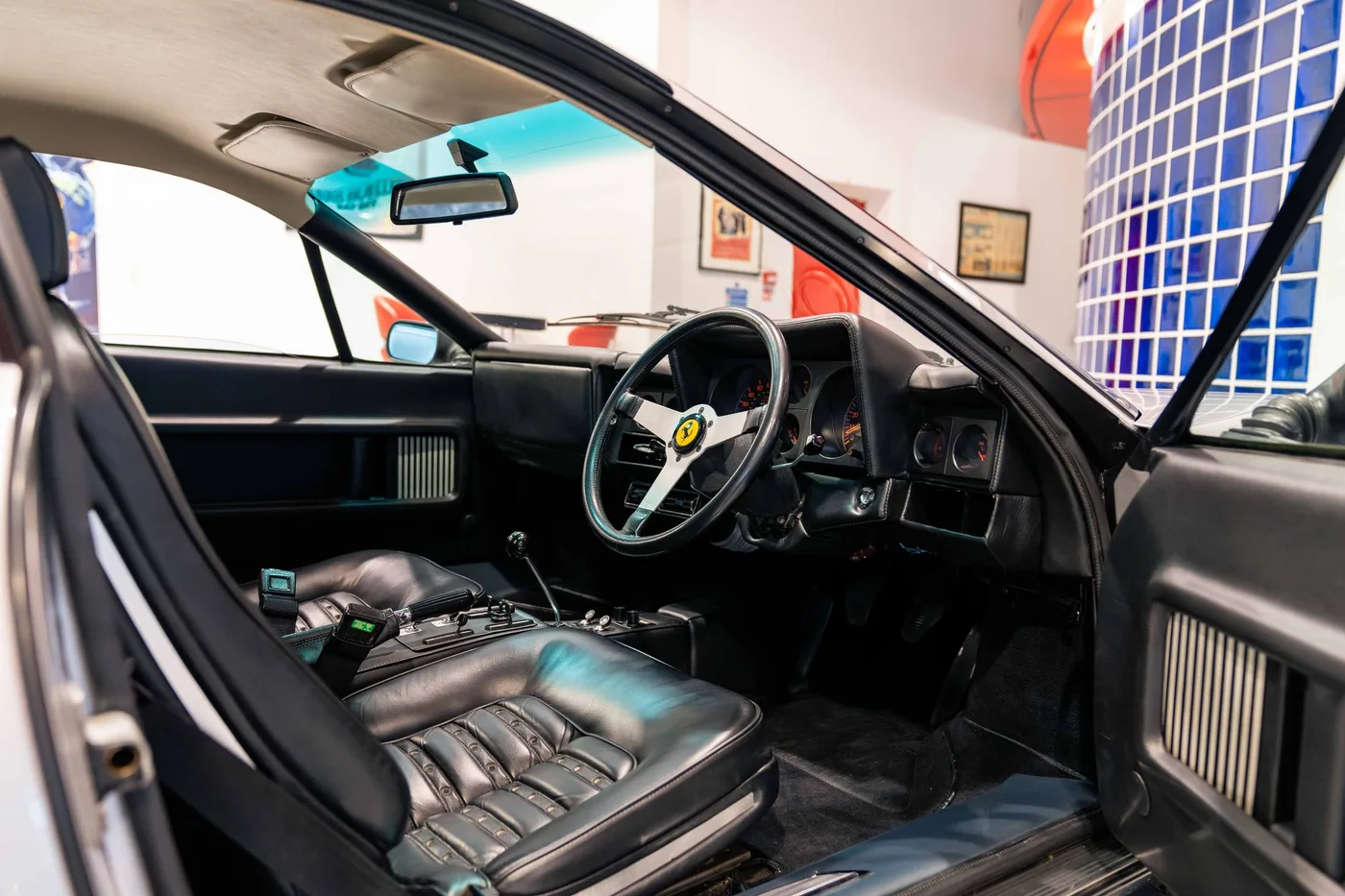 1979 Ferrari 512 BB angeboten von einem Oldtimerspezialisten in London, Vereinigtes Königreich, Foto 12 von 17