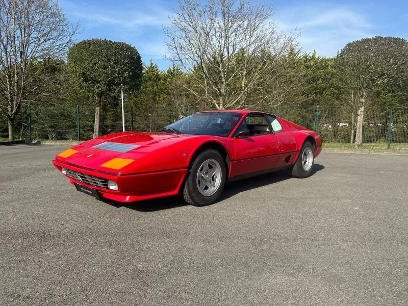 1980 Ferrari 512 BB proposée par un concessionnaire spécialisé à Biarritz, France, photo principale