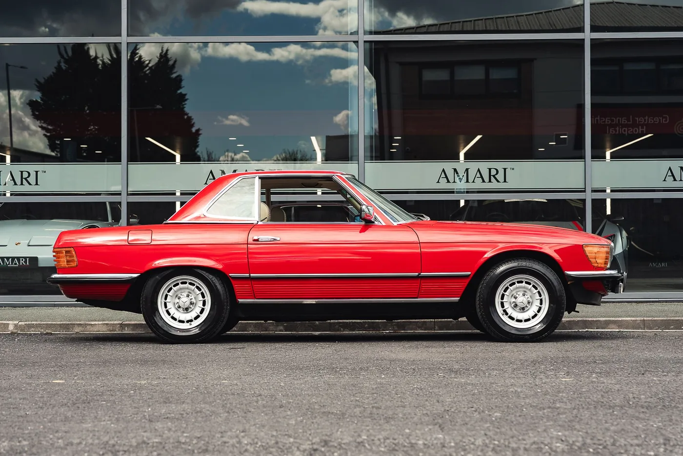 1980 Mercedes-Benz 380 SL proposée par un spécialiste de la supercar à Preston, Royaume-Uni, photo 4 sur 25