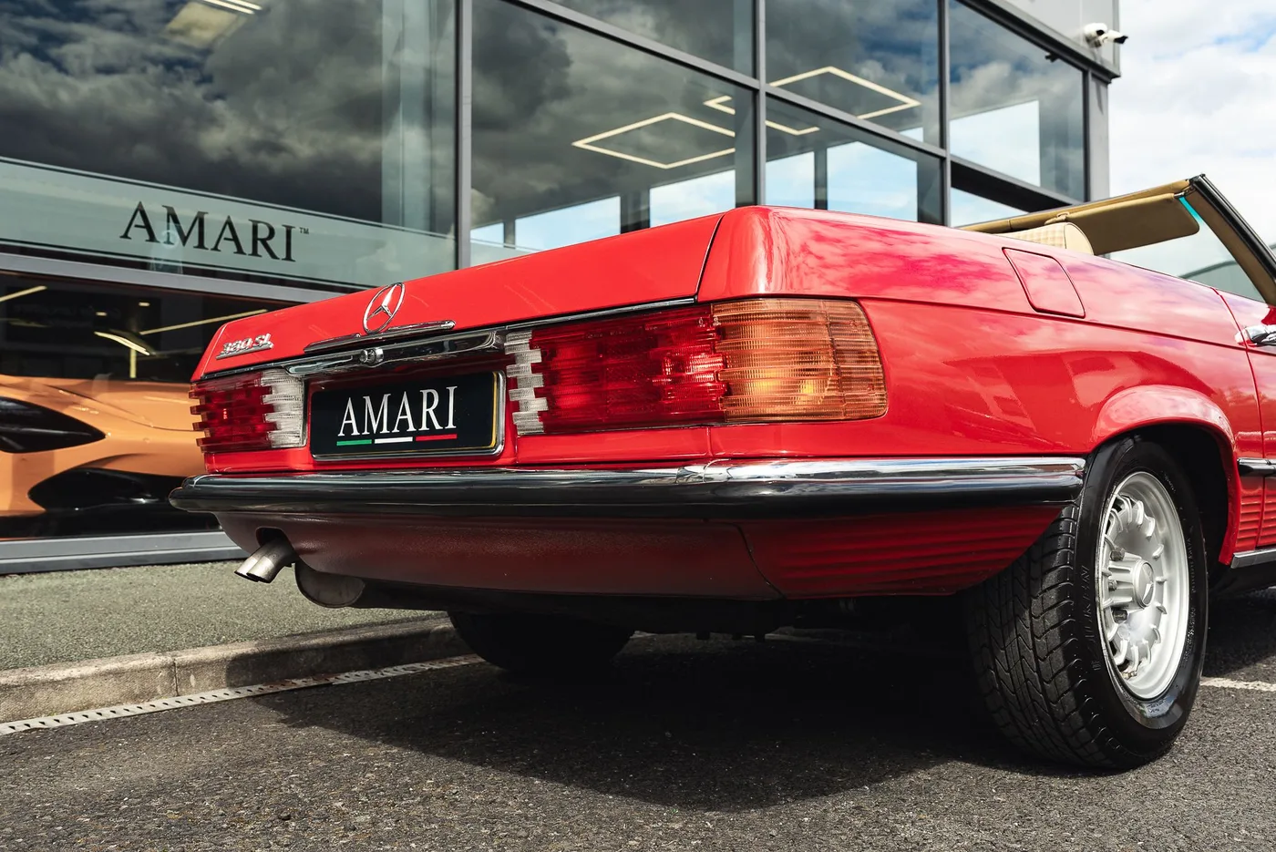 1980 Mercedes-Benz 380 SL proposée par un spécialiste de la supercar à Preston, Royaume-Uni, photo 16 sur 25