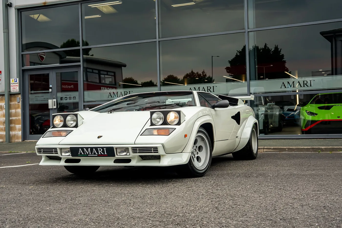 1981 Lamborghini Countach LP400 S angeboten von einem Supersportwagenhändler in Preston, Vereinigtes Königreich, Foto 13 von 25
