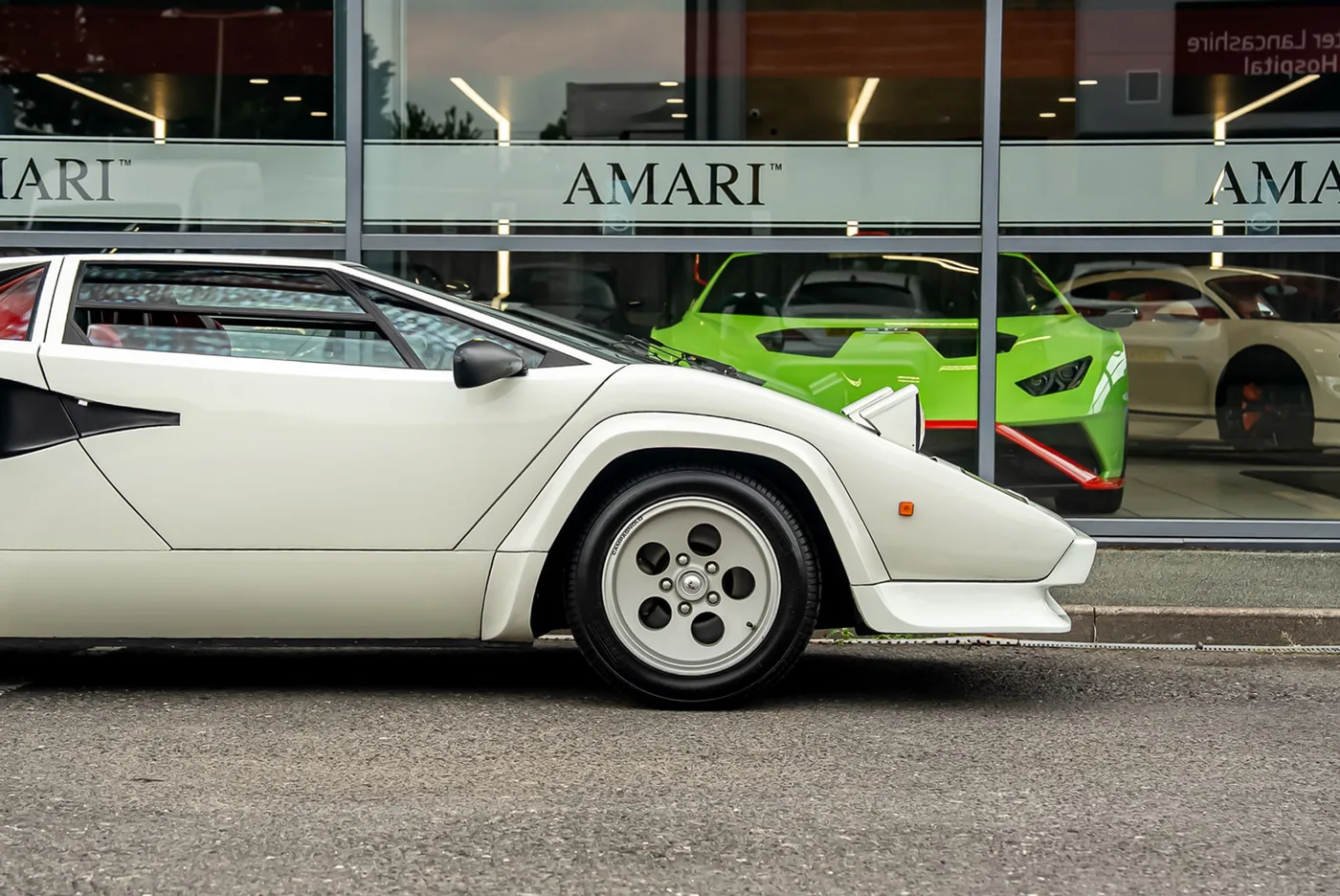 1981 Lamborghini Countach LP400 S angeboten von einem Supersportwagenhändler in Preston, Vereinigtes Königreich, Foto 16 von 25