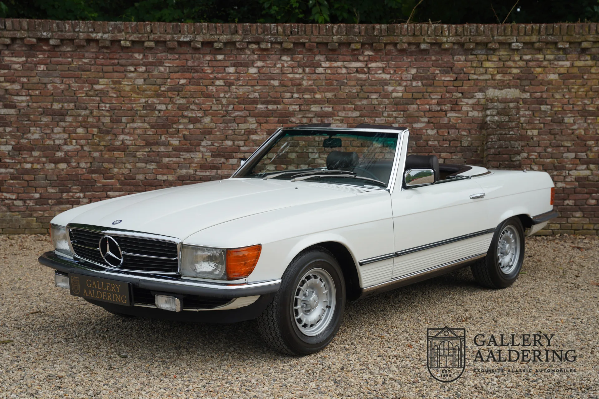 1981 Mercedes-Benz SL 280 offered by a specialist dealer in Brummen, Netherlands, main photo