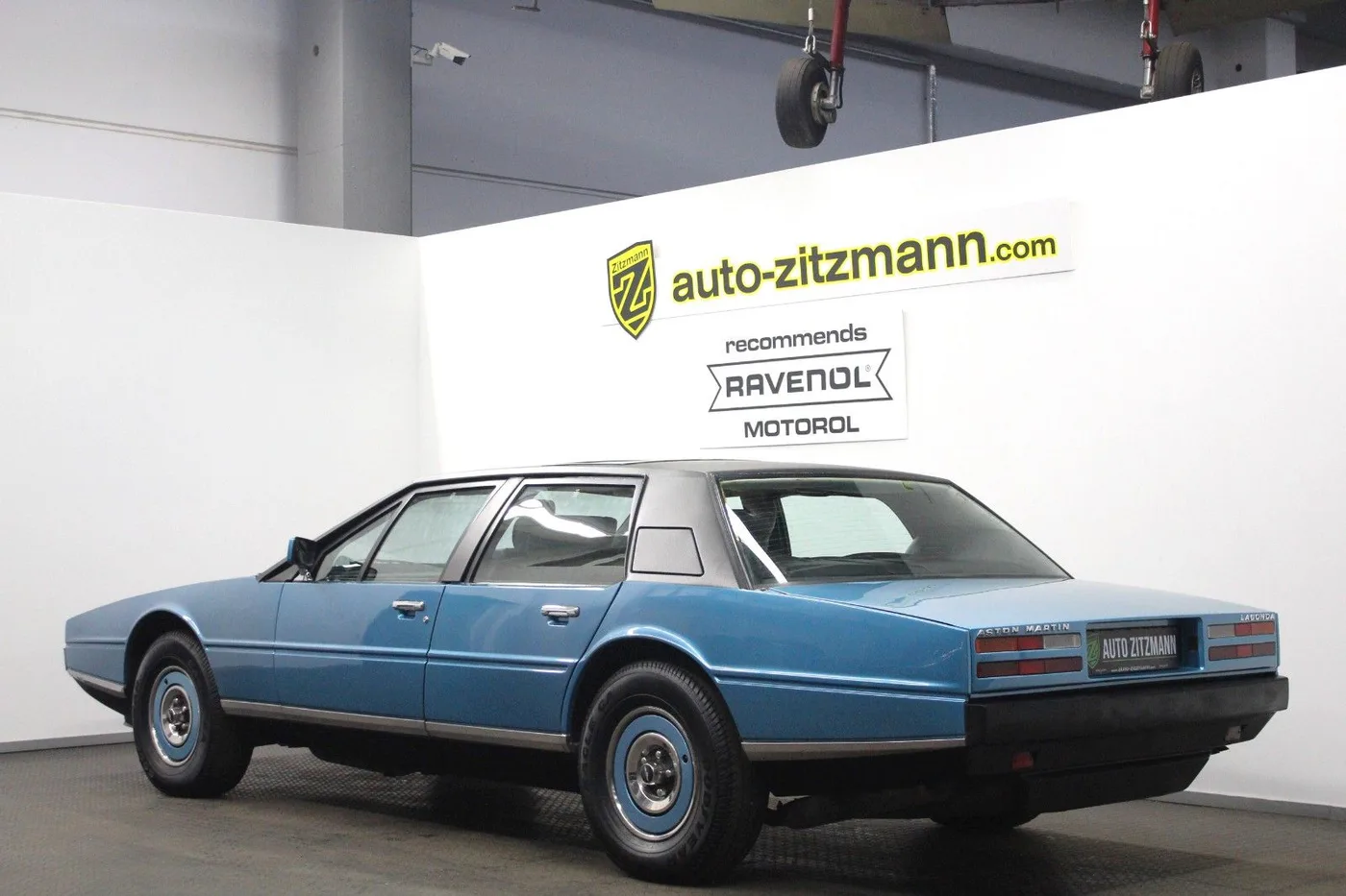1982 Aston Martin Lagonda Series 2 proposée par un concessionnaire spécialisé à Nuremberg, Allemagne, photo 5 sur 15
