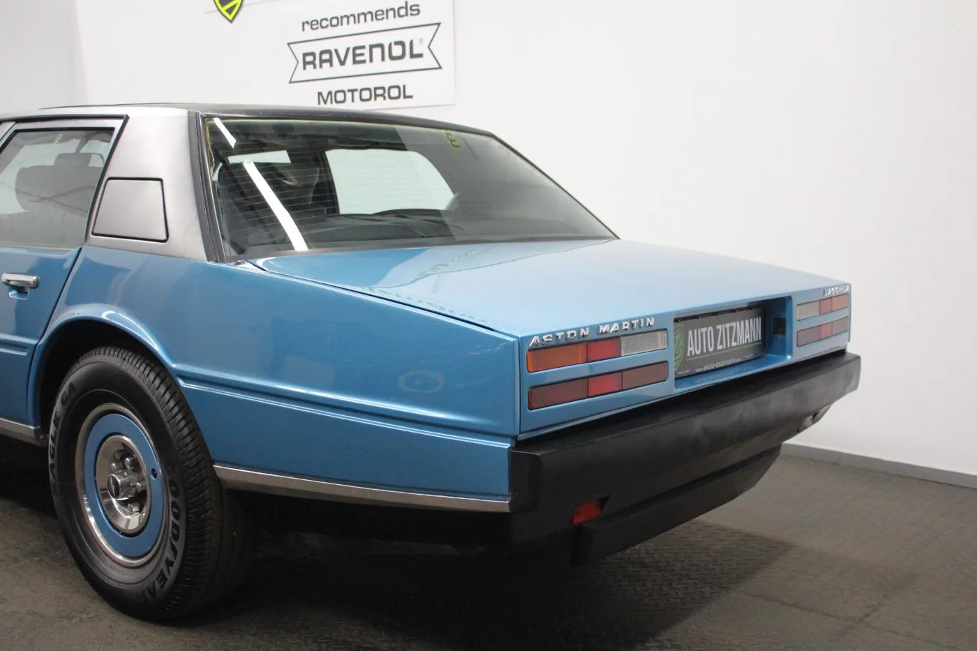 1982 Aston Martin Lagonda Series 2 proposée par un concessionnaire spécialisé à Nuremberg, Allemagne, photo 9 sur 15