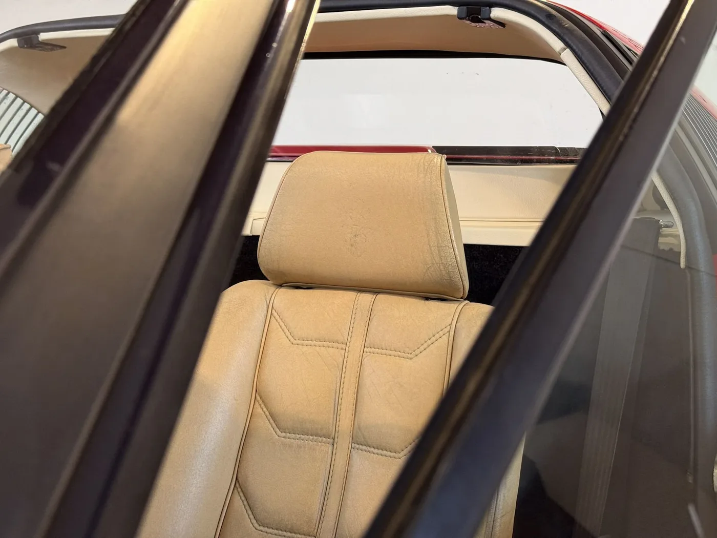 1982 Ferrari 208 GTS offered by a specialist dealer in Lucca, Italy, photo 8 of 25