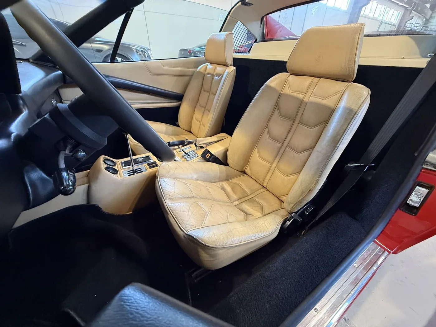 1982 Ferrari 208 GTS offered by a specialist dealer in Lucca, Italy, photo 11 of 25