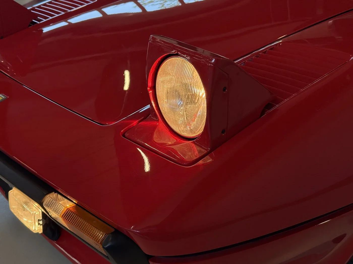 1982 Ferrari 208 GTS offered by a specialist dealer in Lucca, Italy, photo 18 of 25