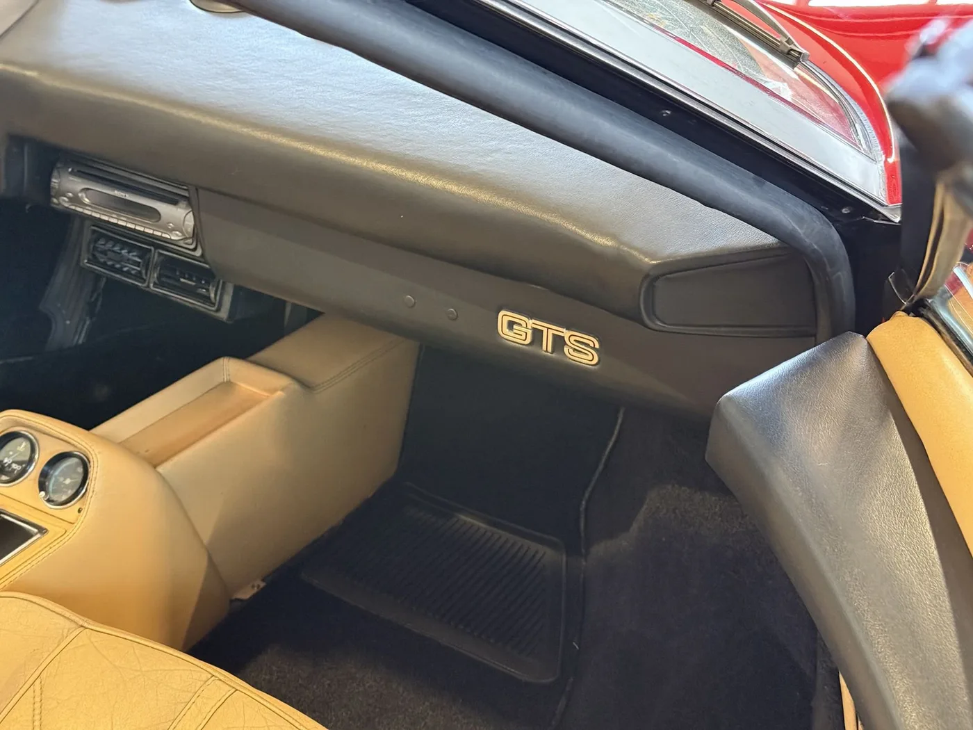 1982 Ferrari 208 GTS offered by a specialist dealer in Lucca, Italy, photo 20 of 25