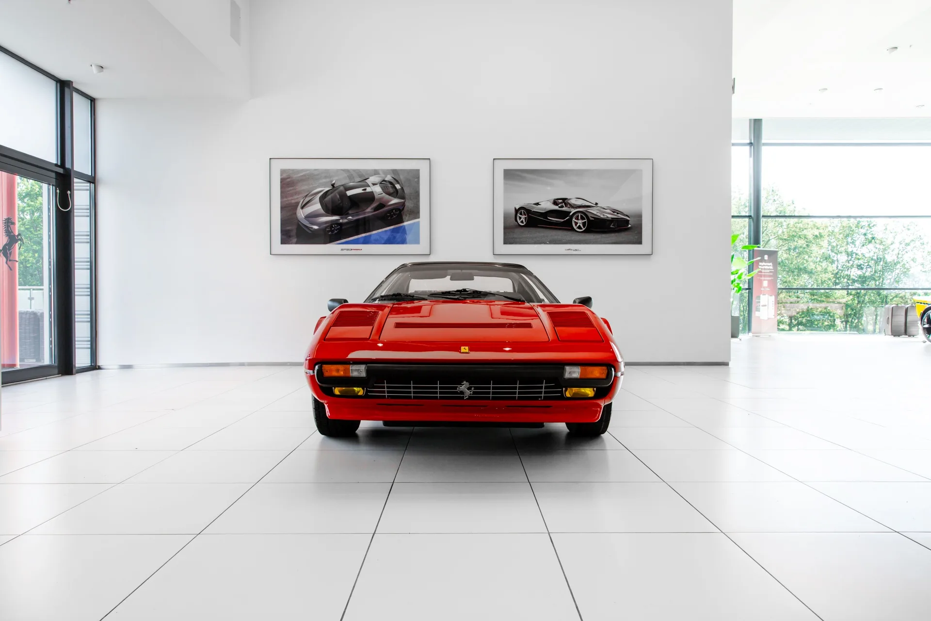 1982 Ferrari 308 GTS quattrovalvole angeboten von einem Fachhändler in Hengelo, Niederlande, Hauptfoto
