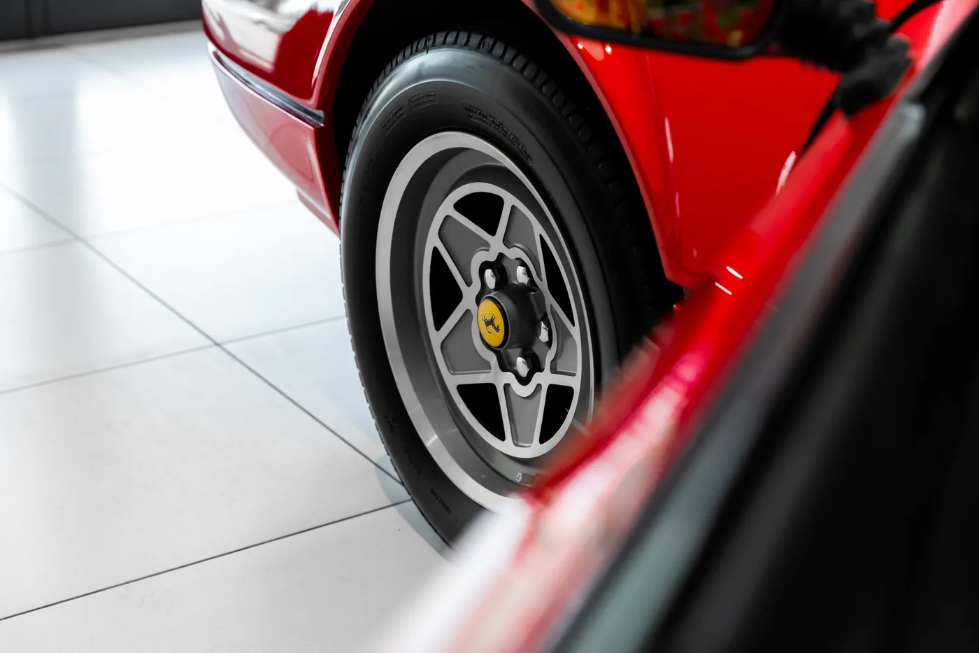 1982 Ferrari 308 GTS quattrovalvole angeboten von einem Fachhändler in Hengelo, Niederlande, Foto 8 von 15
