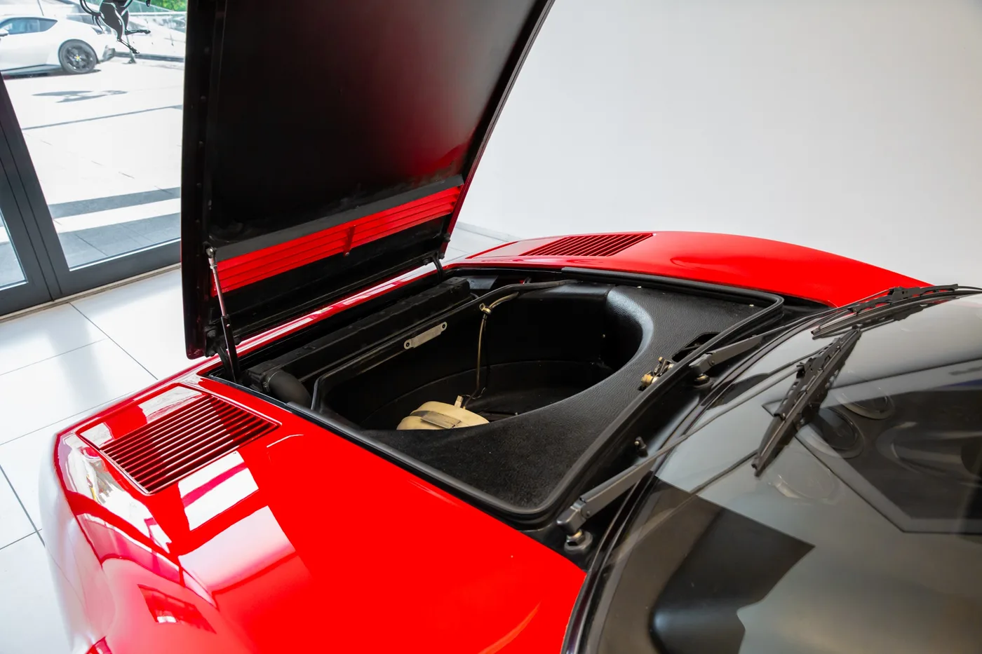 1982 Ferrari 308 GTS quattrovalvole angeboten von einem Fachhändler in Hengelo, Niederlande, Foto 14 von 15
