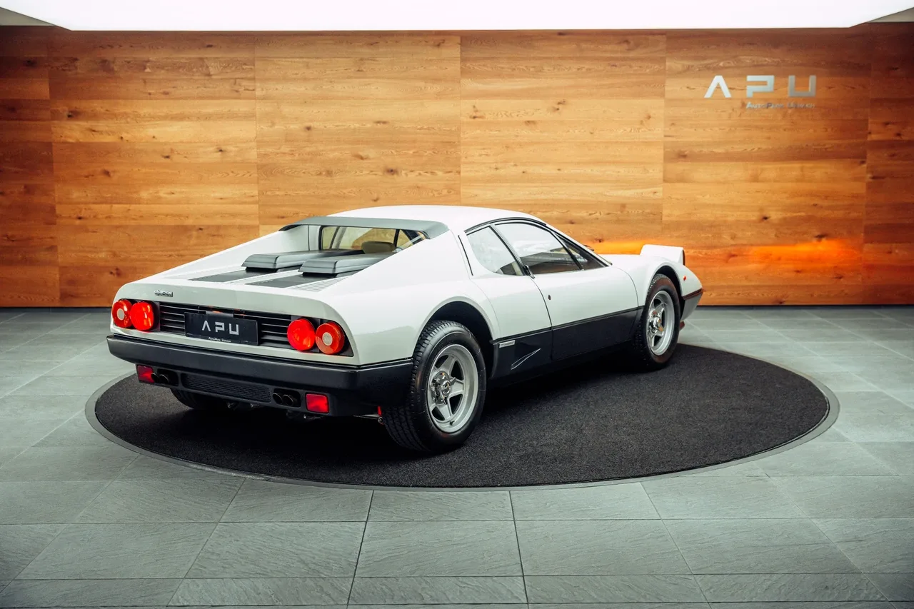 1982 Ferrari 512 BBi proposée par un concessionnaire spécialisé à Uznach, Suisse, photo principale