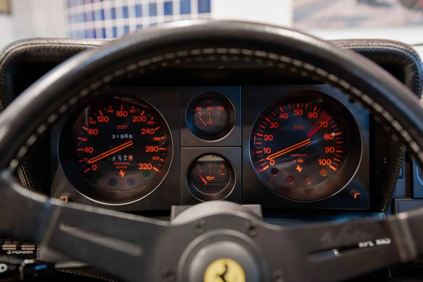 1982 Ferrari 512 BBi angeboten von einem Oldtimerspezialisten in London, Vereinigtes Königreich, Foto 14 von 16