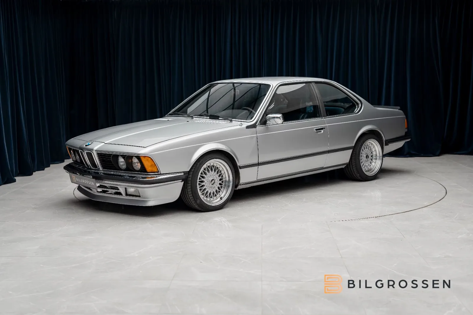 1983 BMW 635 CSi Coupé proposée par un concessionnaire spécialisé à Täby, Suède, photo principale