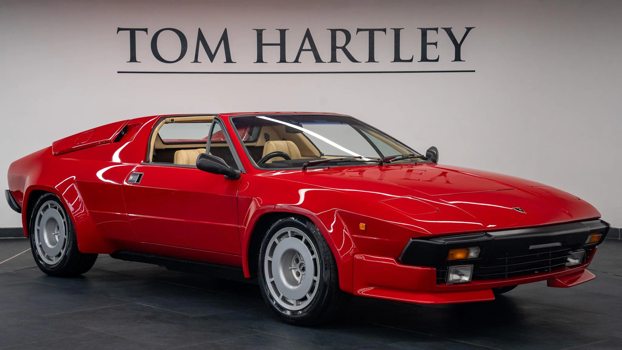 1983 Lamborghini Jalpa P350 proposée par un concessionnaire spécialisé à Swadlincote, Royaume-Uni, photo principale