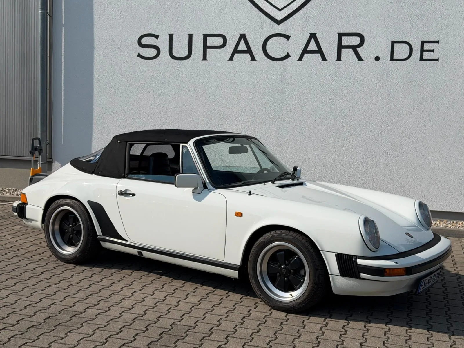1983 Porsche 911 SC Cabriolet angeboten von einem Fachhändler in Kranzberg, Deutschland, Hauptfoto