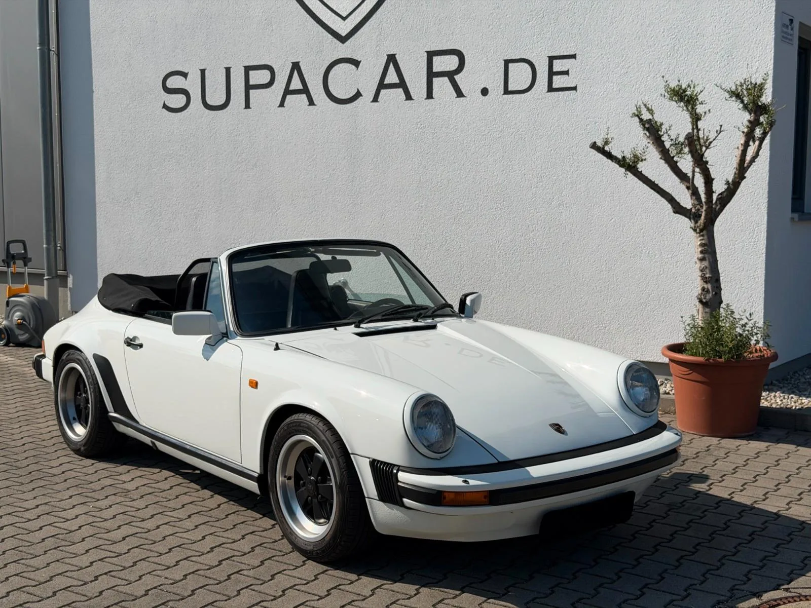 1983 Porsche 911 SC Cabriolet, 9/24