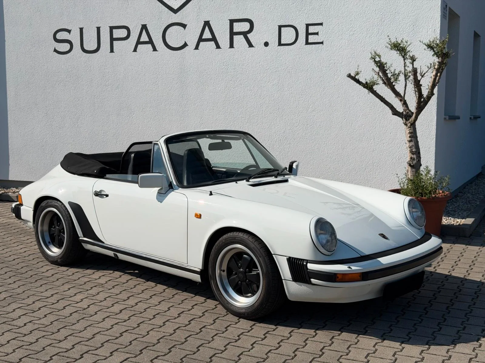 1983 Porsche 911 SC Cabriolet, 14/24